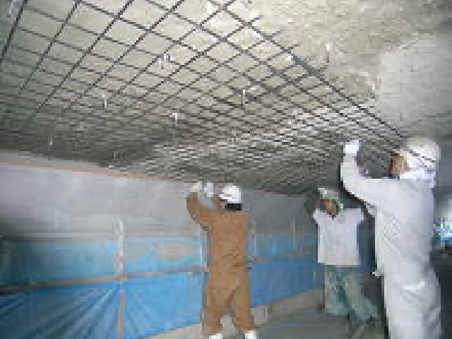 剥落防止用ＦＲＰ格子筋の取り付け