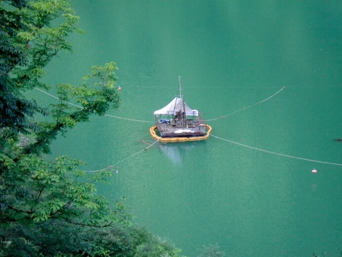 台船固定ボーリング状況２