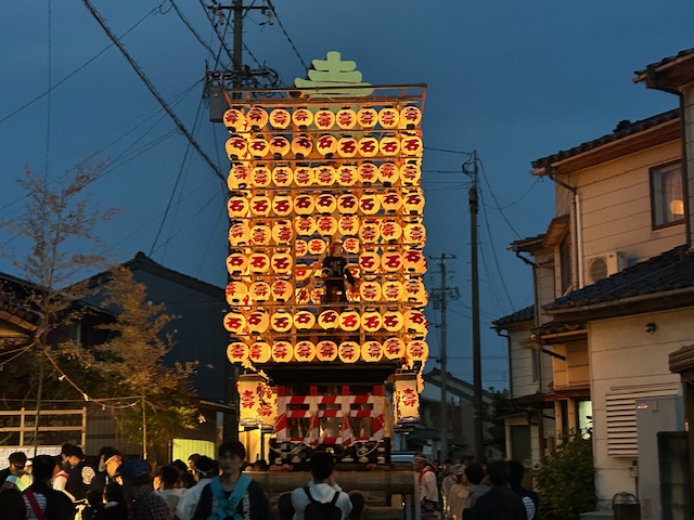 伏木曳山祭（けんか山）